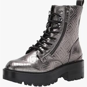 GUESS FEARNE METALLIC SILVER COMBAT BOOTS W/ ZIPPER DETAIL THICK SOLE SIZE 9.5